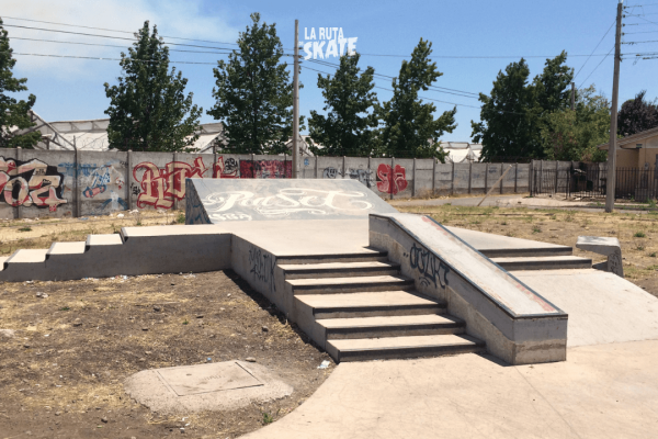 Skatepark de Quillota en la V Región con cajones, escaleras y quarters para patinar