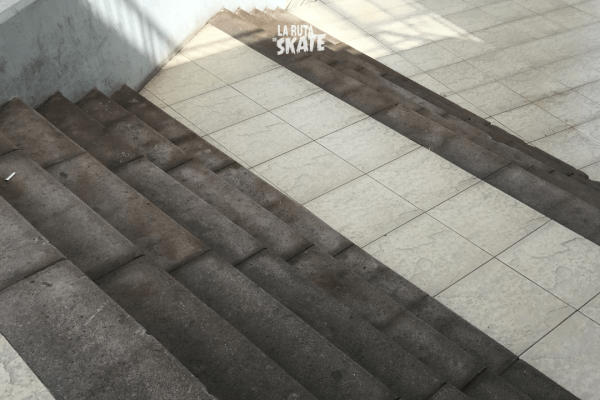 spot-skate-las-condes-escaleras-superficie.png